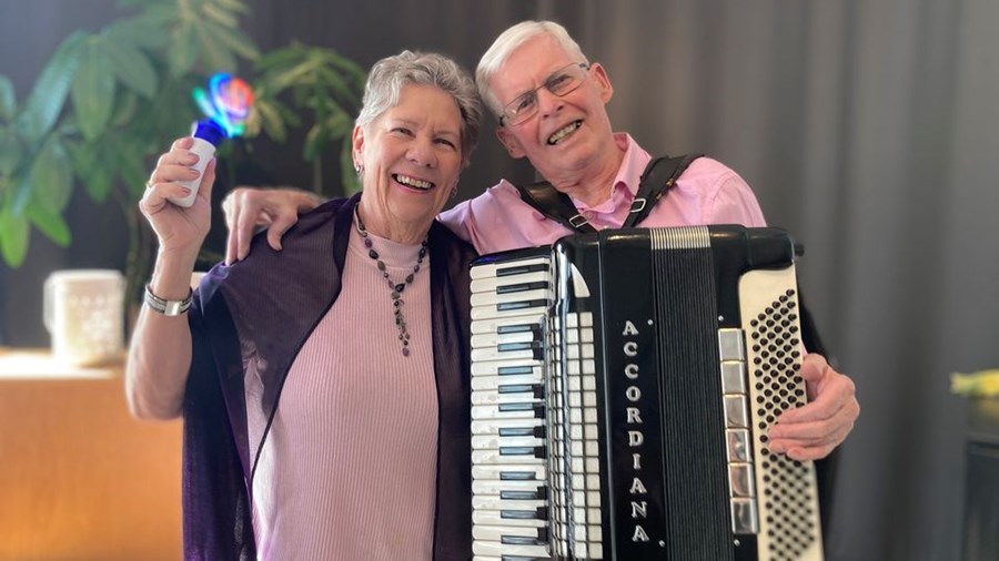 Forsanger Marianne og Trond på trekkspill